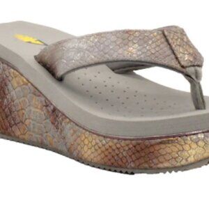 VOLATILE Frappachino Wedge Sandals Women’s 10 Metallic Snake Thong Slip-On NIB